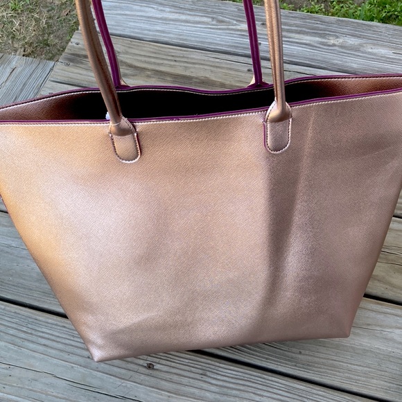 Metallic tote & Glitter wristlet - Picture 3 of 9